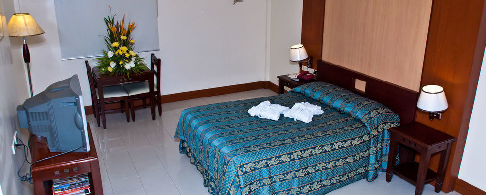 Cherry Blossoms Hotel มะนิลา ภายนอก รูปภาพ