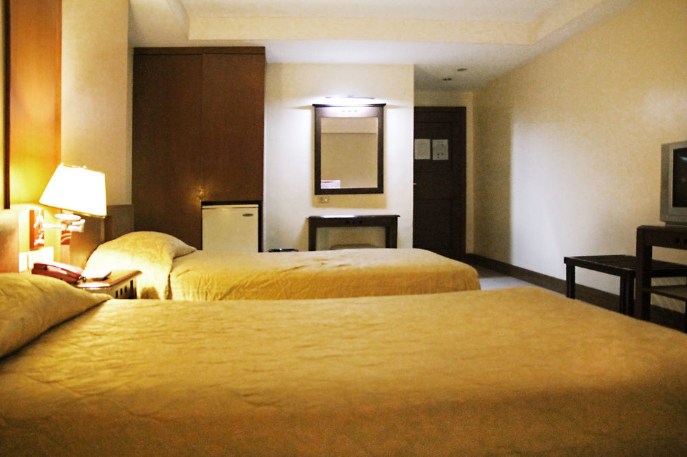 Cherry Blossoms Hotel มะนิลา ภายนอก รูปภาพ