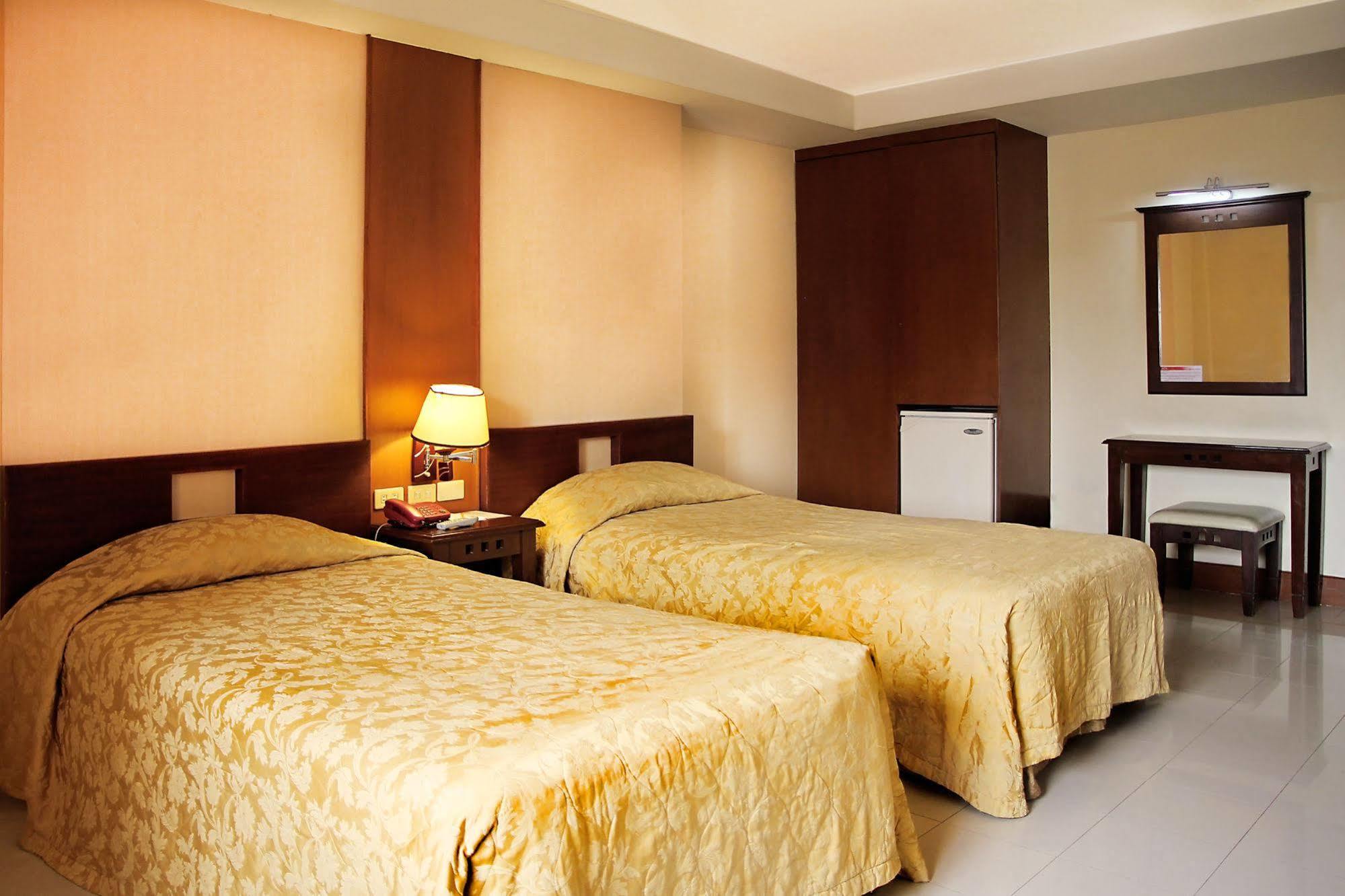 Cherry Blossoms Hotel มะนิลา ภายนอก รูปภาพ