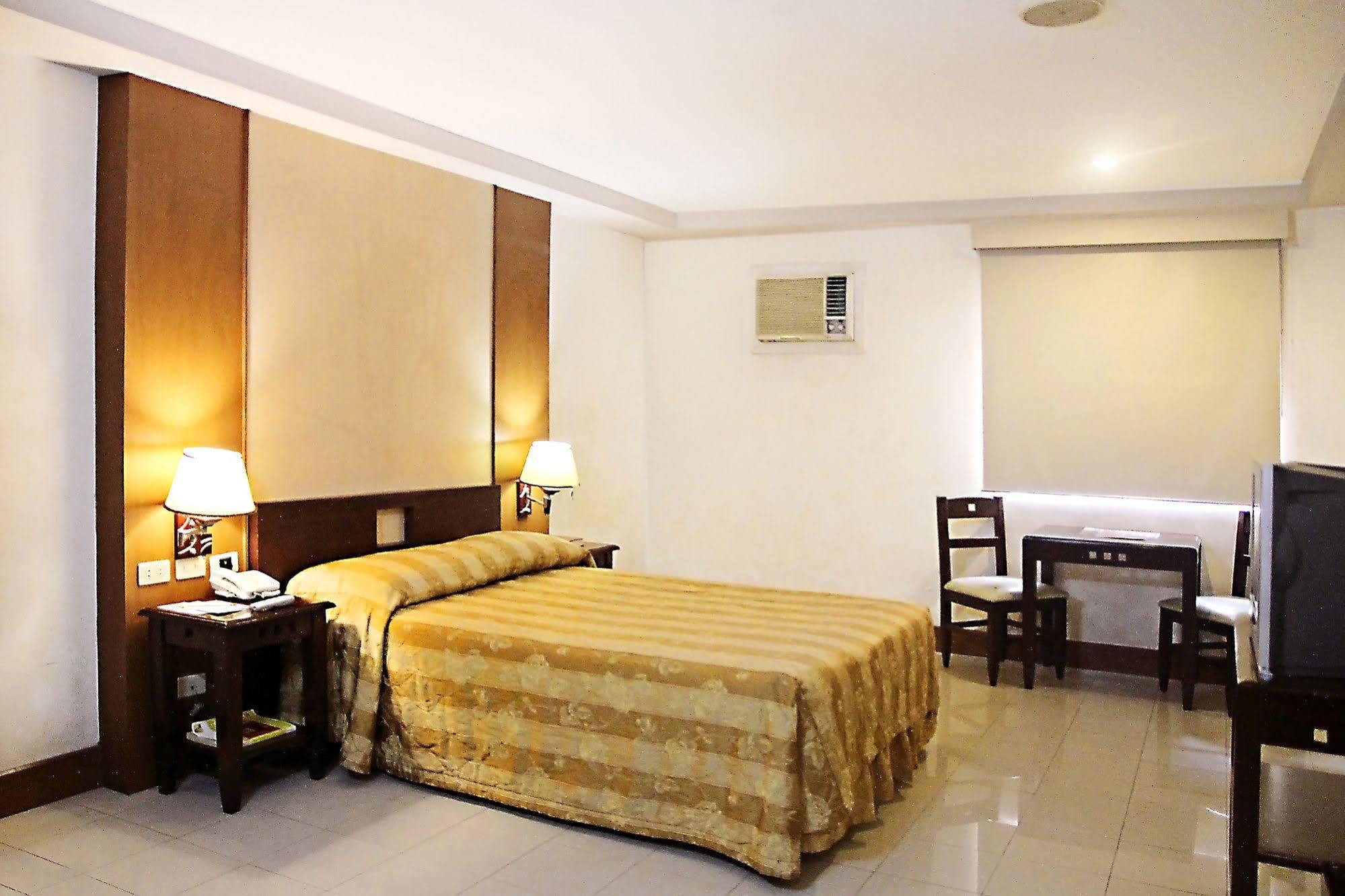 Cherry Blossoms Hotel มะนิลา ภายนอก รูปภาพ