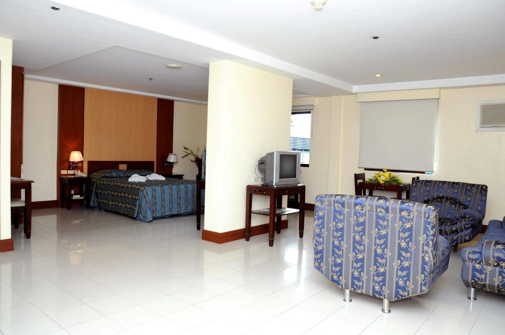 Cherry Blossoms Hotel มะนิลา ภายนอก รูปภาพ
