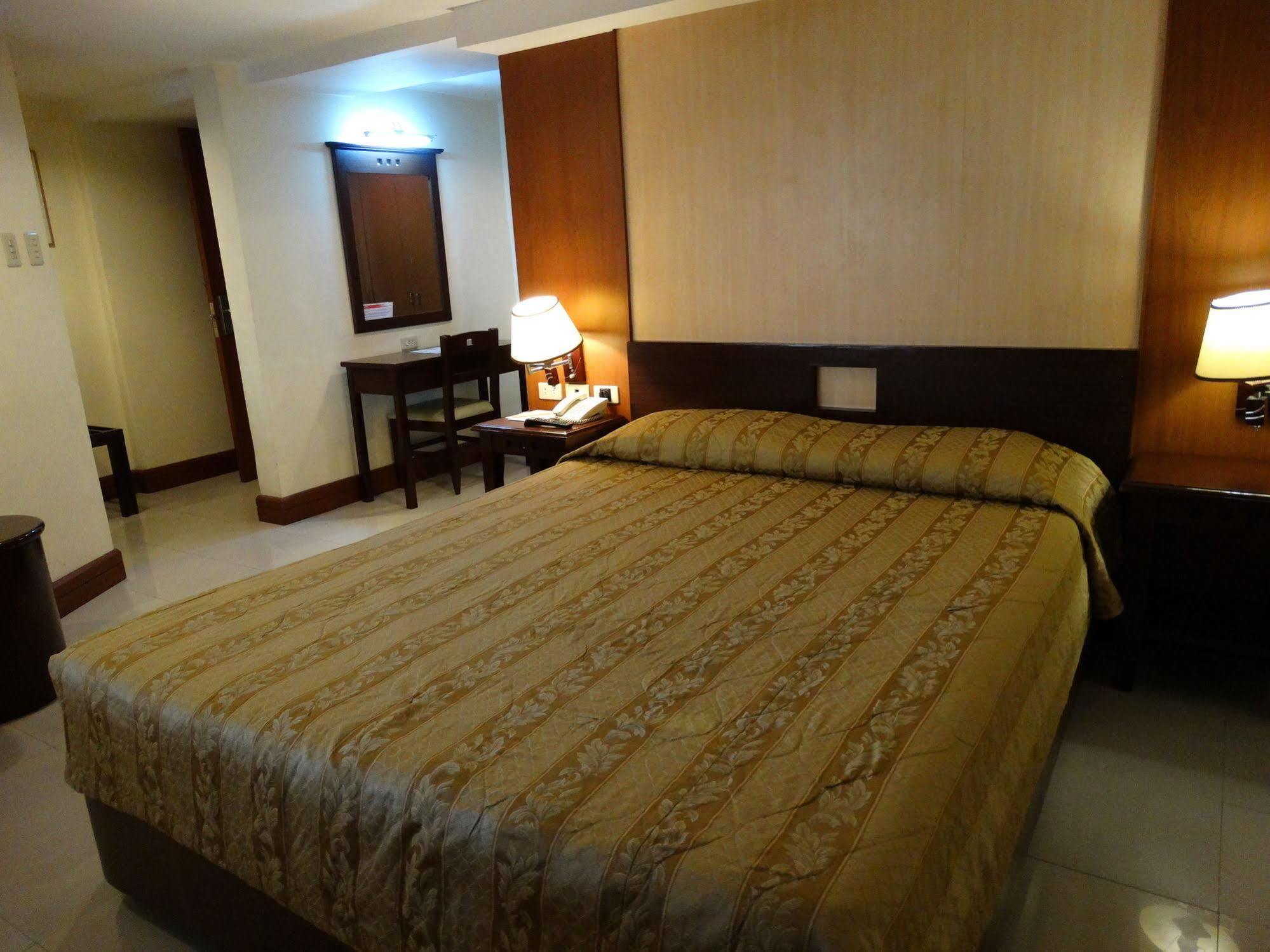 Cherry Blossoms Hotel มะนิลา ภายนอก รูปภาพ