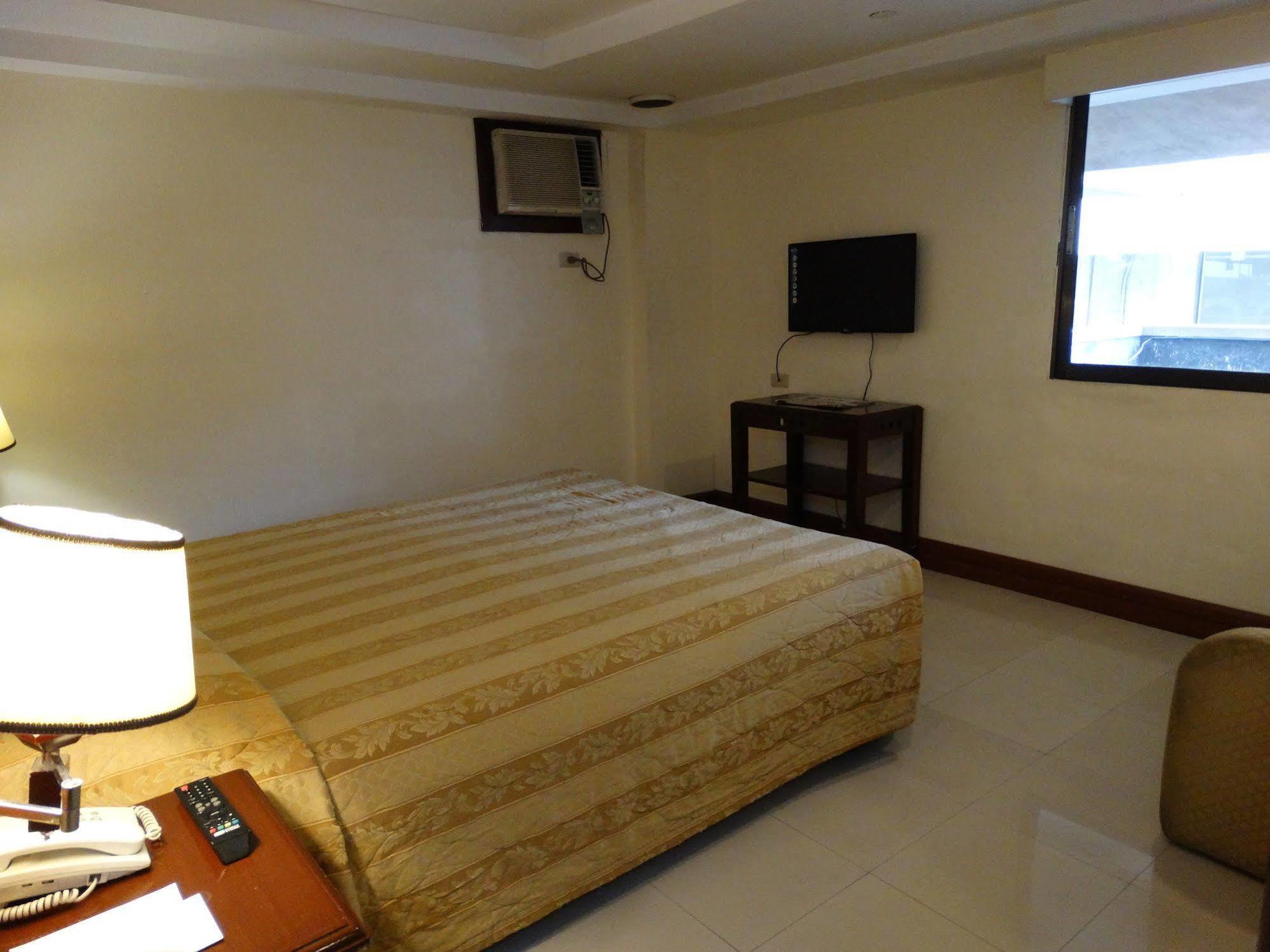 Cherry Blossoms Hotel มะนิลา ภายนอก รูปภาพ