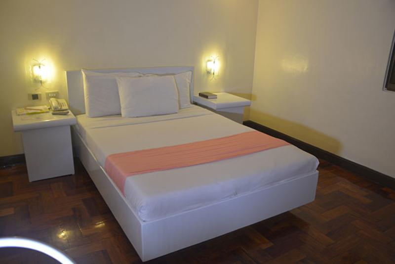 Cherry Blossoms Hotel มะนิลา ภายนอก รูปภาพ