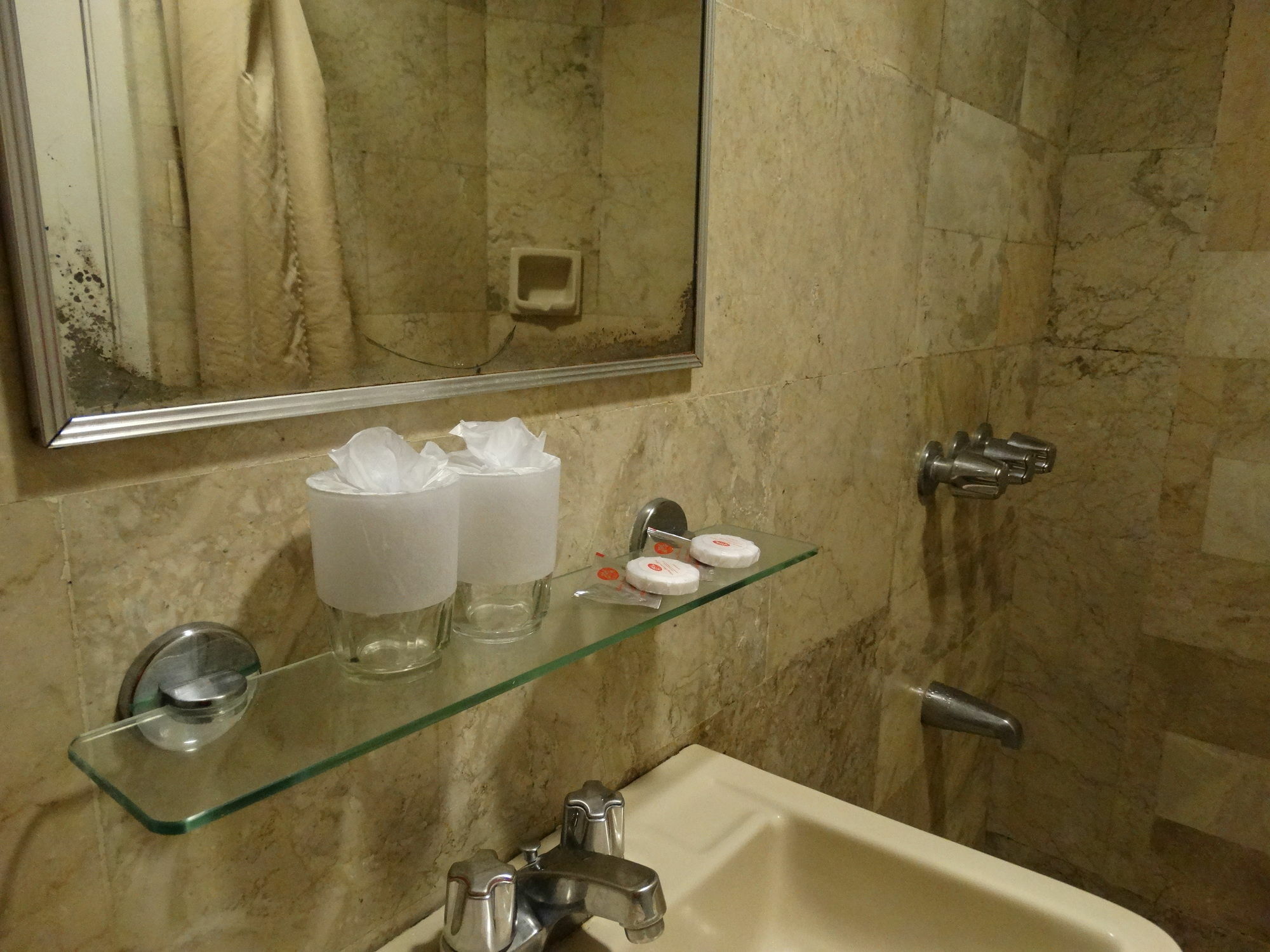 Cherry Blossoms Hotel มะนิลา ภายนอก รูปภาพ